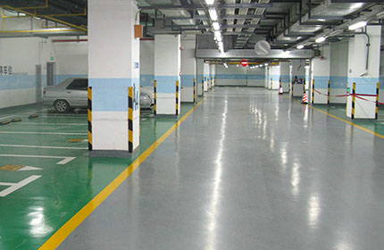 停車場(chǎng)環(huán)氧地坪施工采用地坪漆有哪些優(yōu)點(diǎn)？